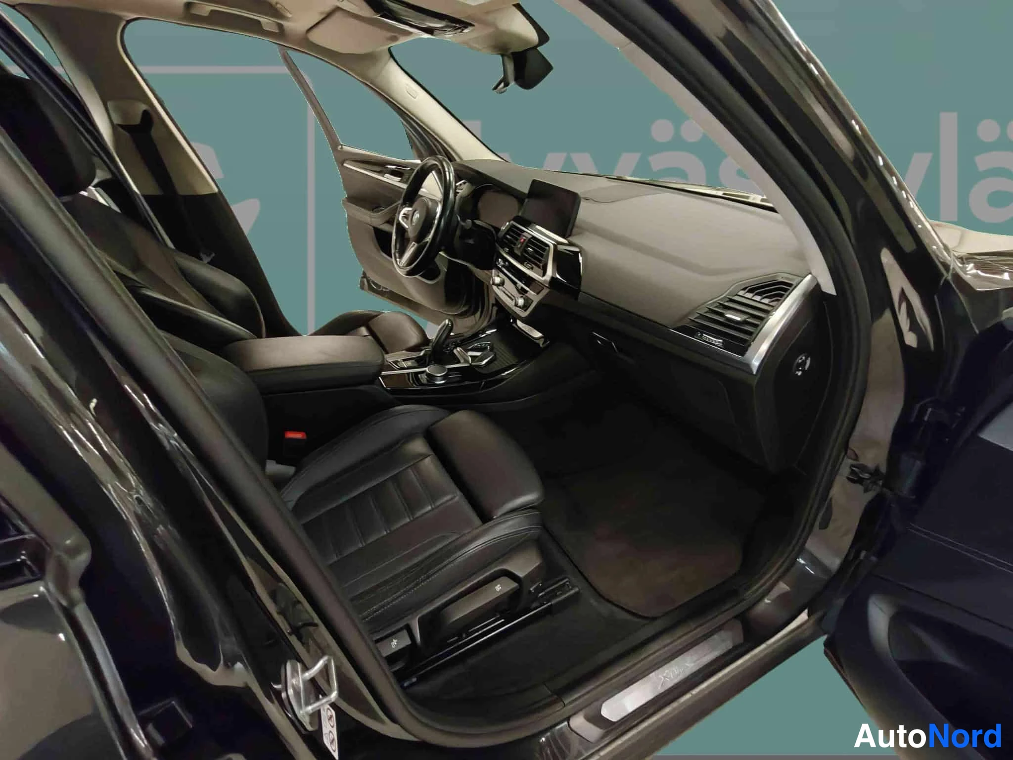 Harmaa BMW X3 2020, ohjaamo, kuva 23