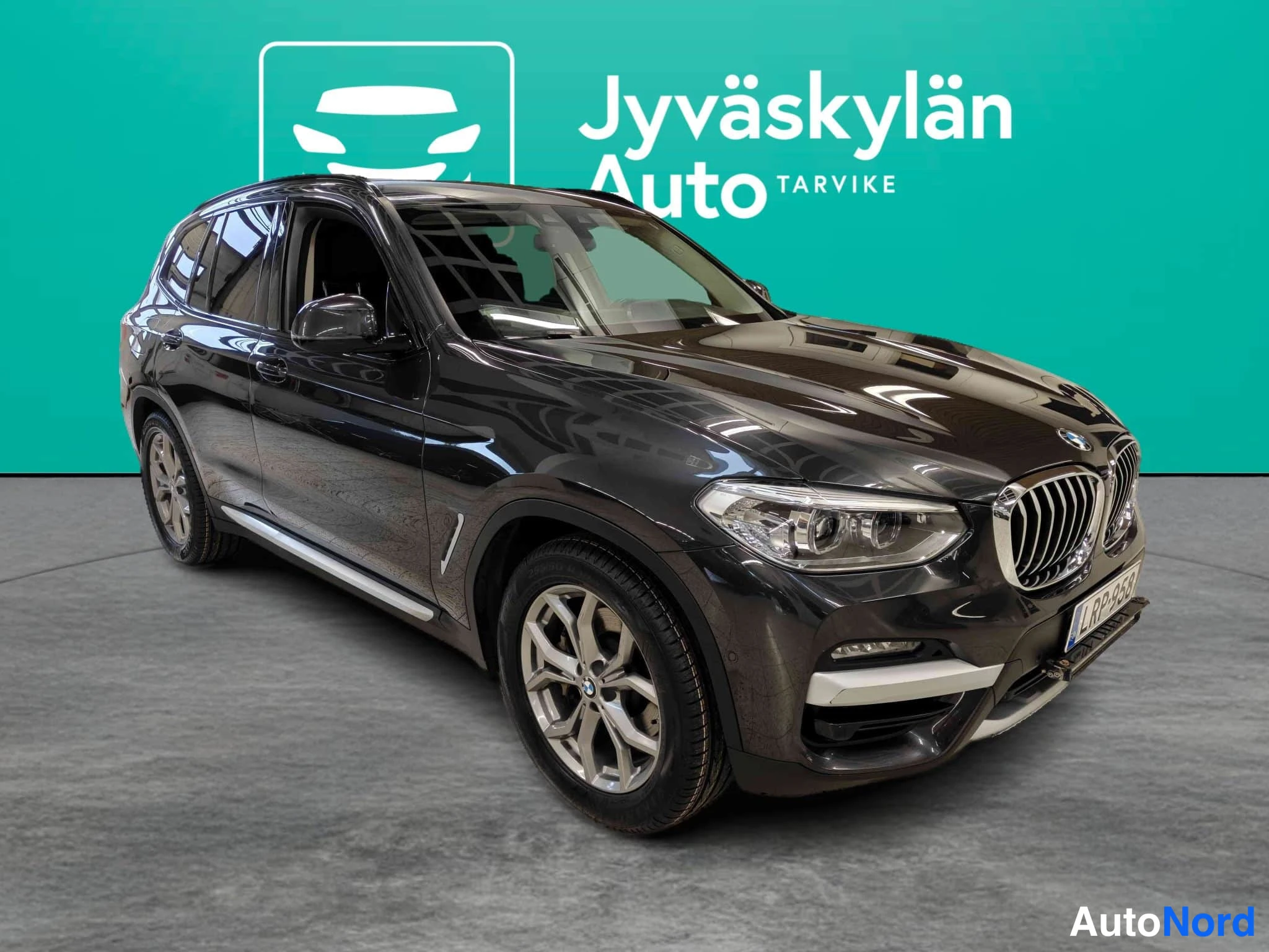 Harmaa BMW X3 2020, etuviisto, keula oikealle, kuva 3