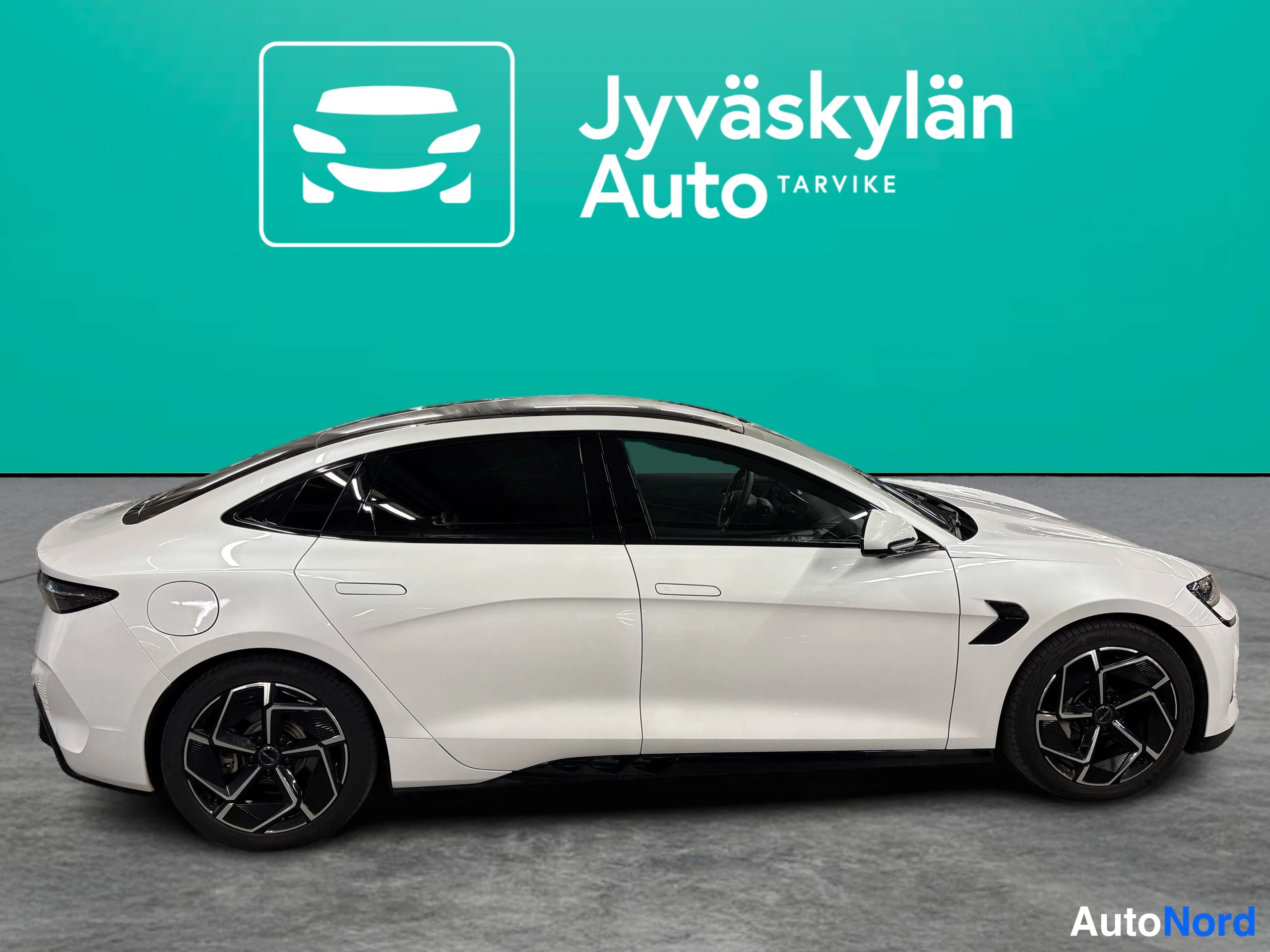 Valkoinen BYD Seal 2025, sivulta, kuva 11
