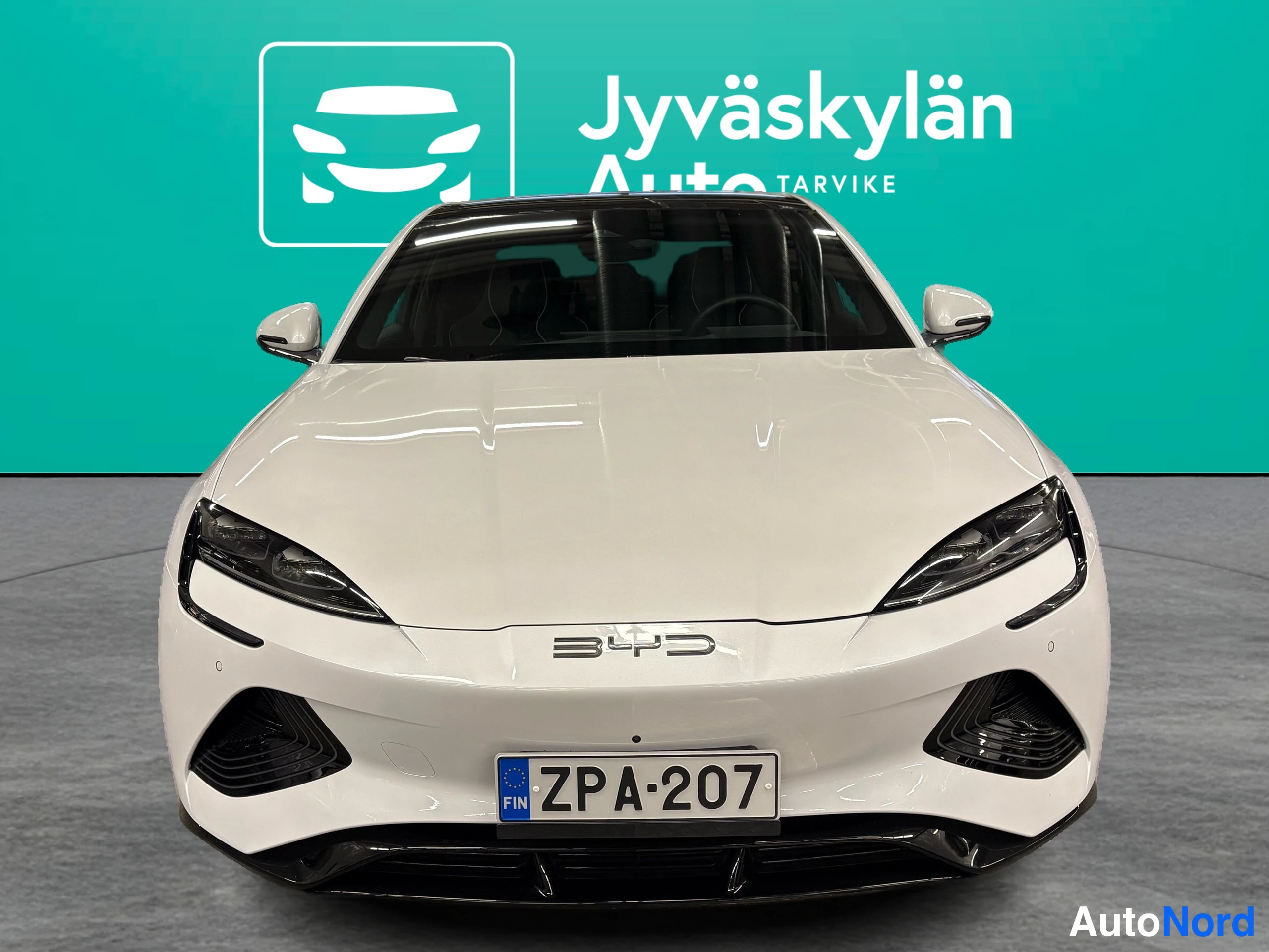 Valkoinen BYD Seal 2025, edestä, kuva 6