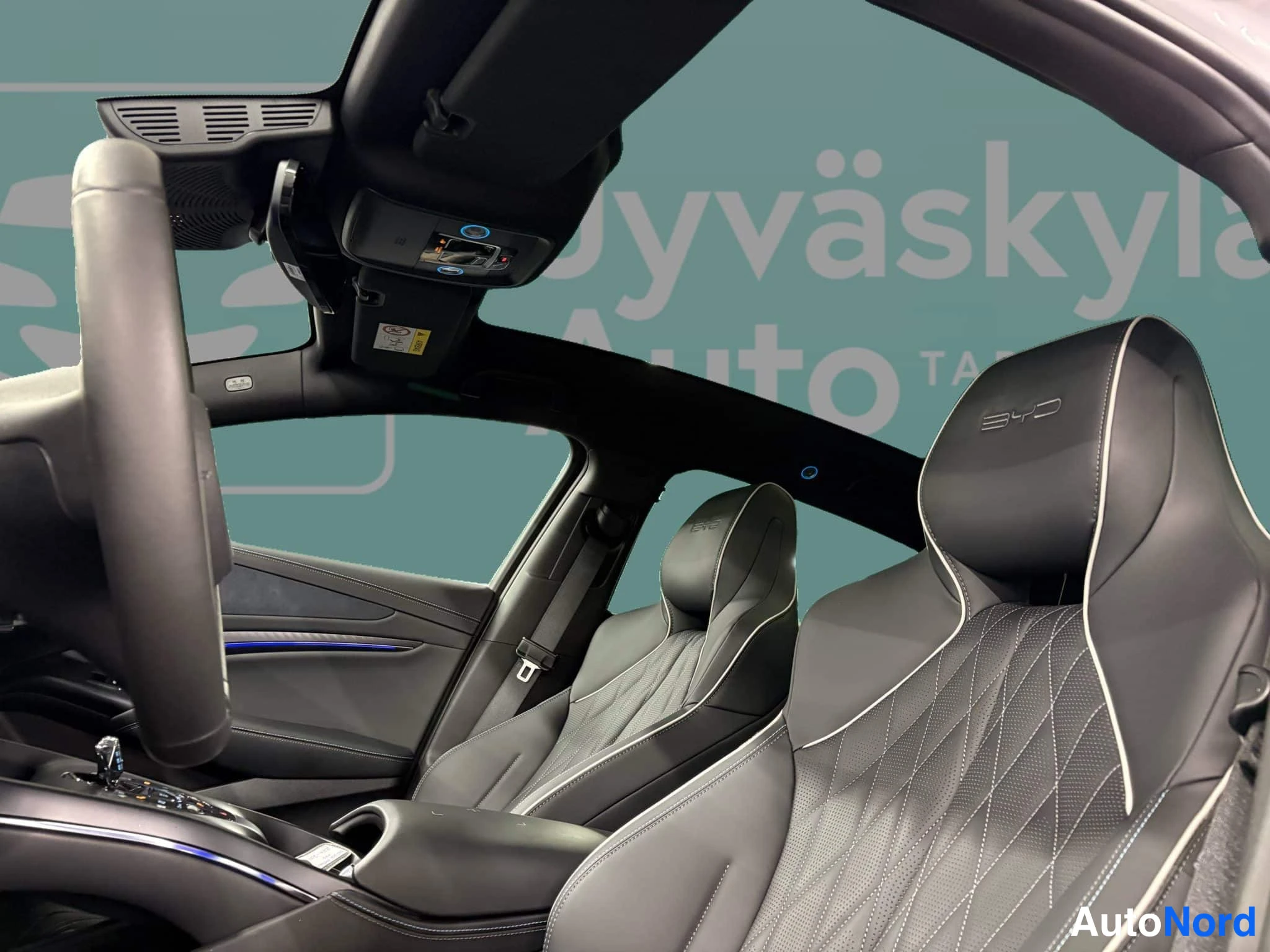 Valkoinen BYD Seal 2025, etuistuimet, kuva 28