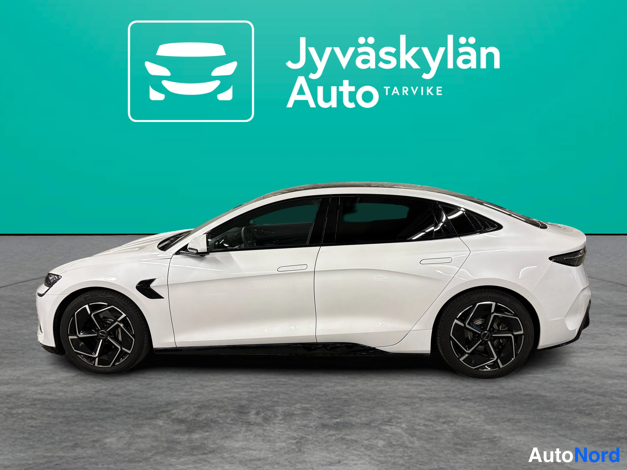 Valkoinen BYD Seal 2025, sivulta, kuva 9