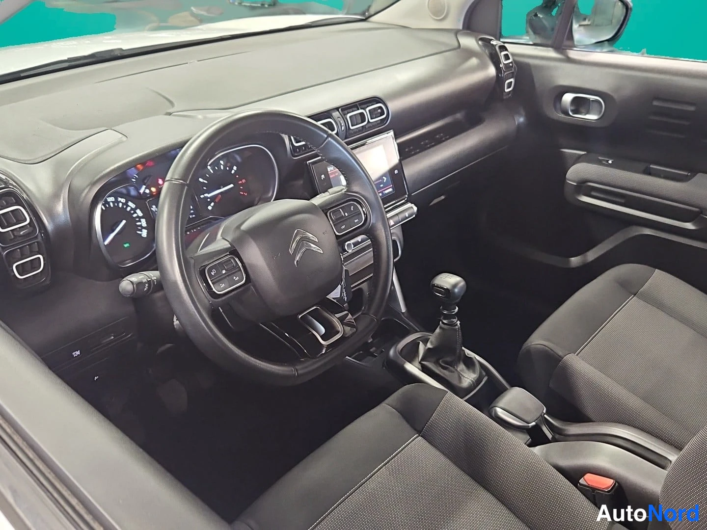 Valkoinen Citroen C3 Aircross 2019, ohjaamo, kuva 12