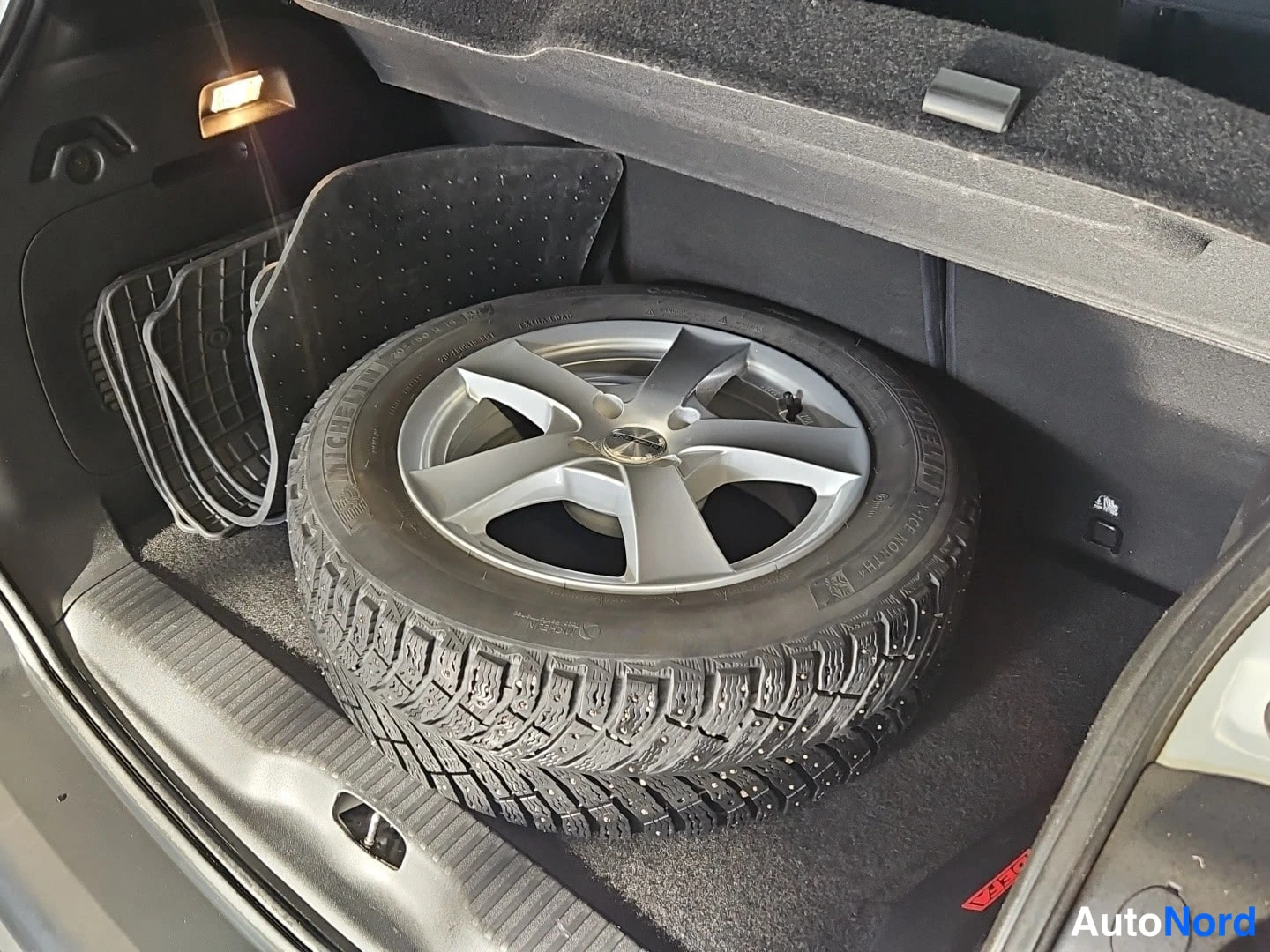 Valkoinen Citroen C3 Aircross 2019, tavaratila, kuva 17