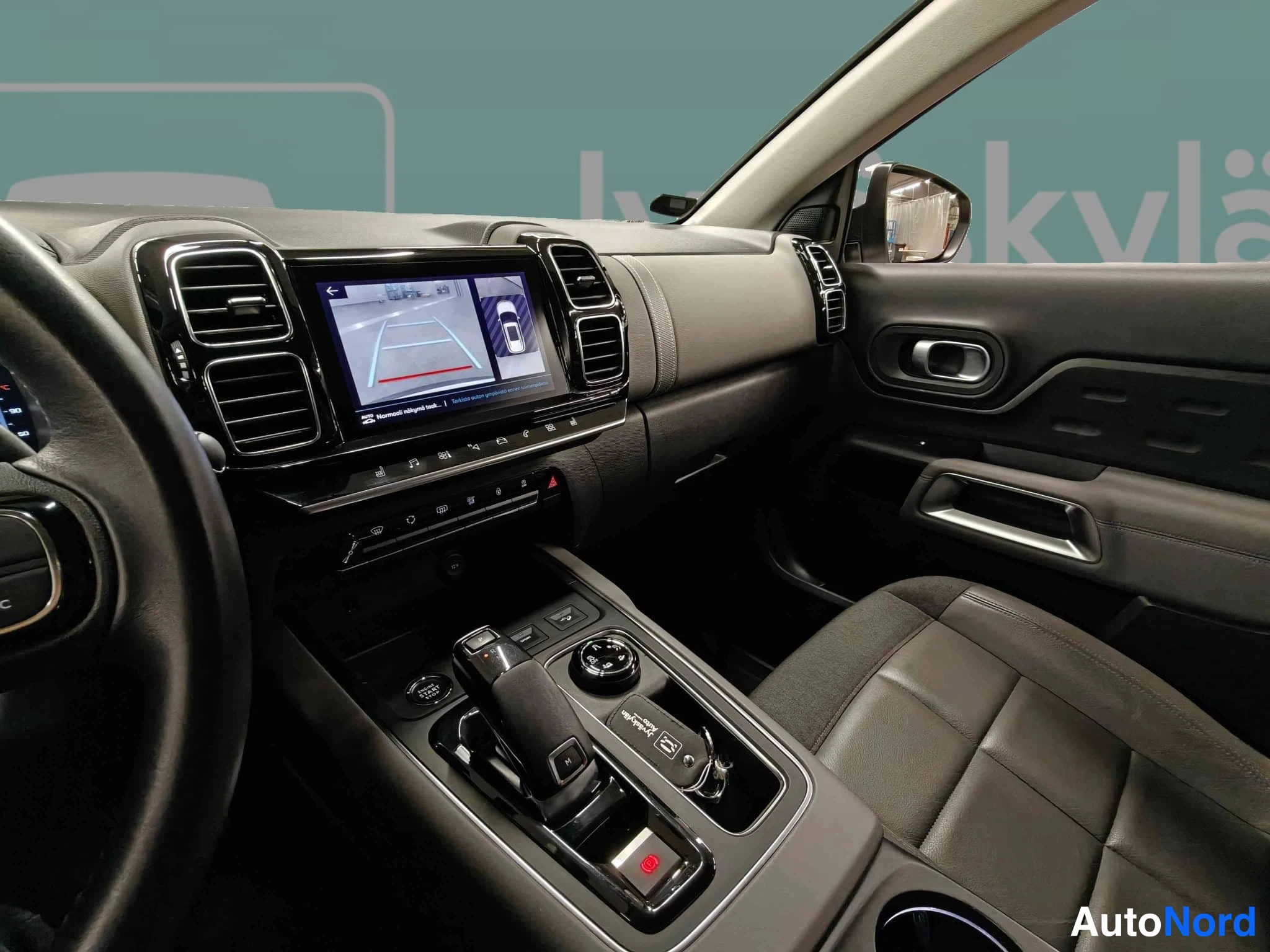 Valkoinen Citroen C5 Aircross 2020, ohjaamo, kuva 26