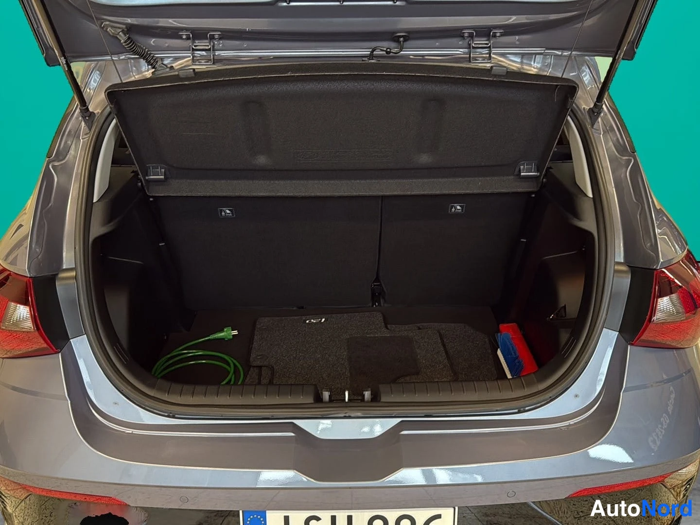 Blå Hyundai i20 2025, bagageutrymme, bild 14