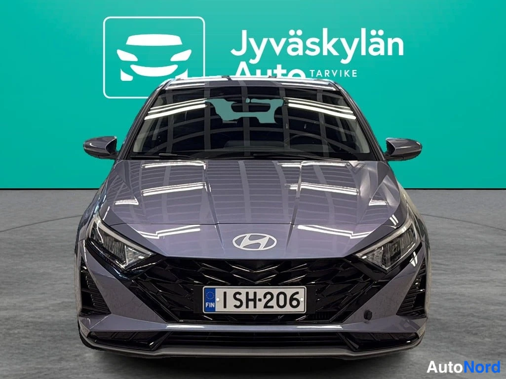 Blå Hyundai i20 2025, framifrån, bild 3