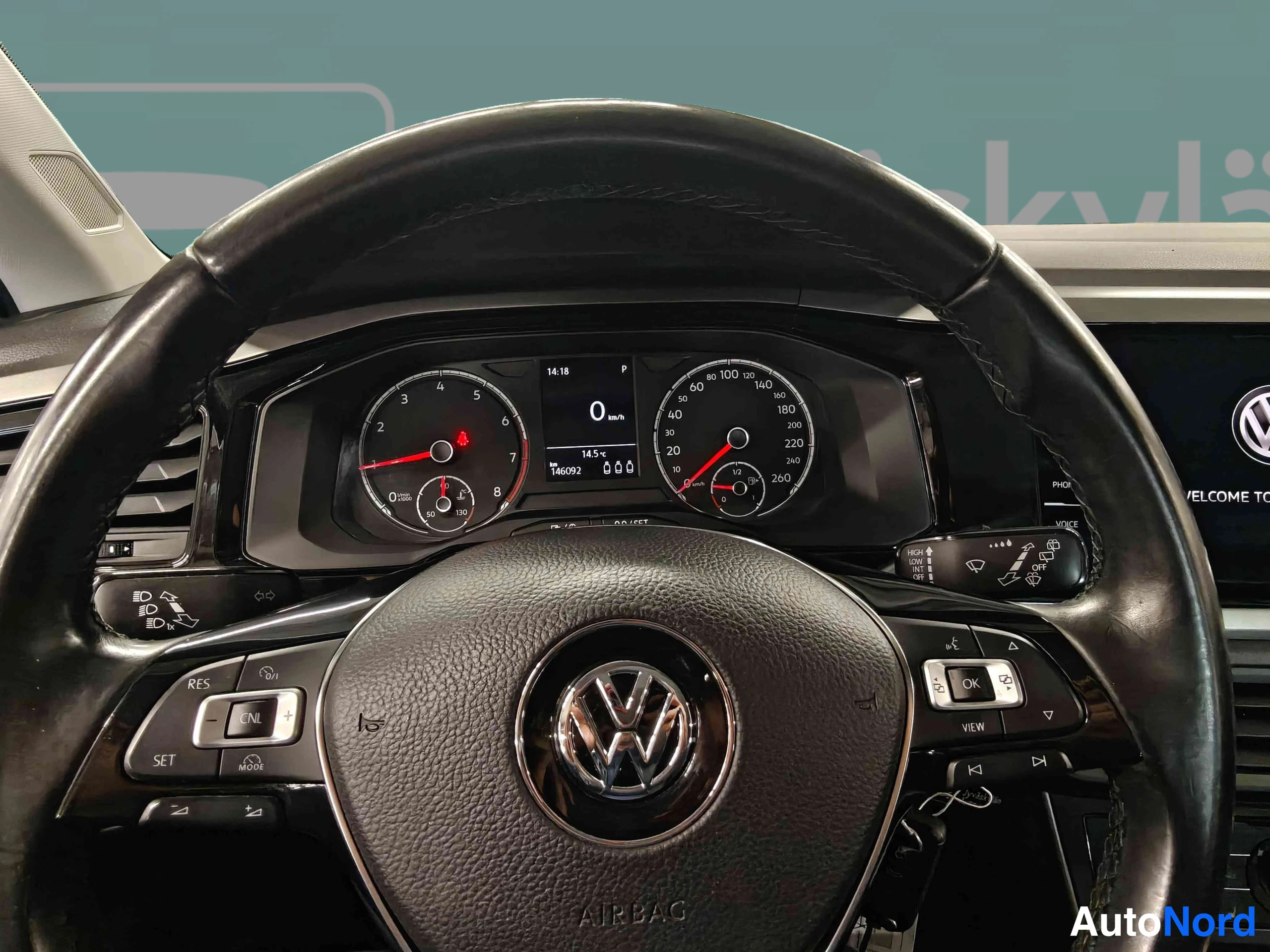 Sininen Volkswagen Polo 2018, ohjaamo, kuva 20