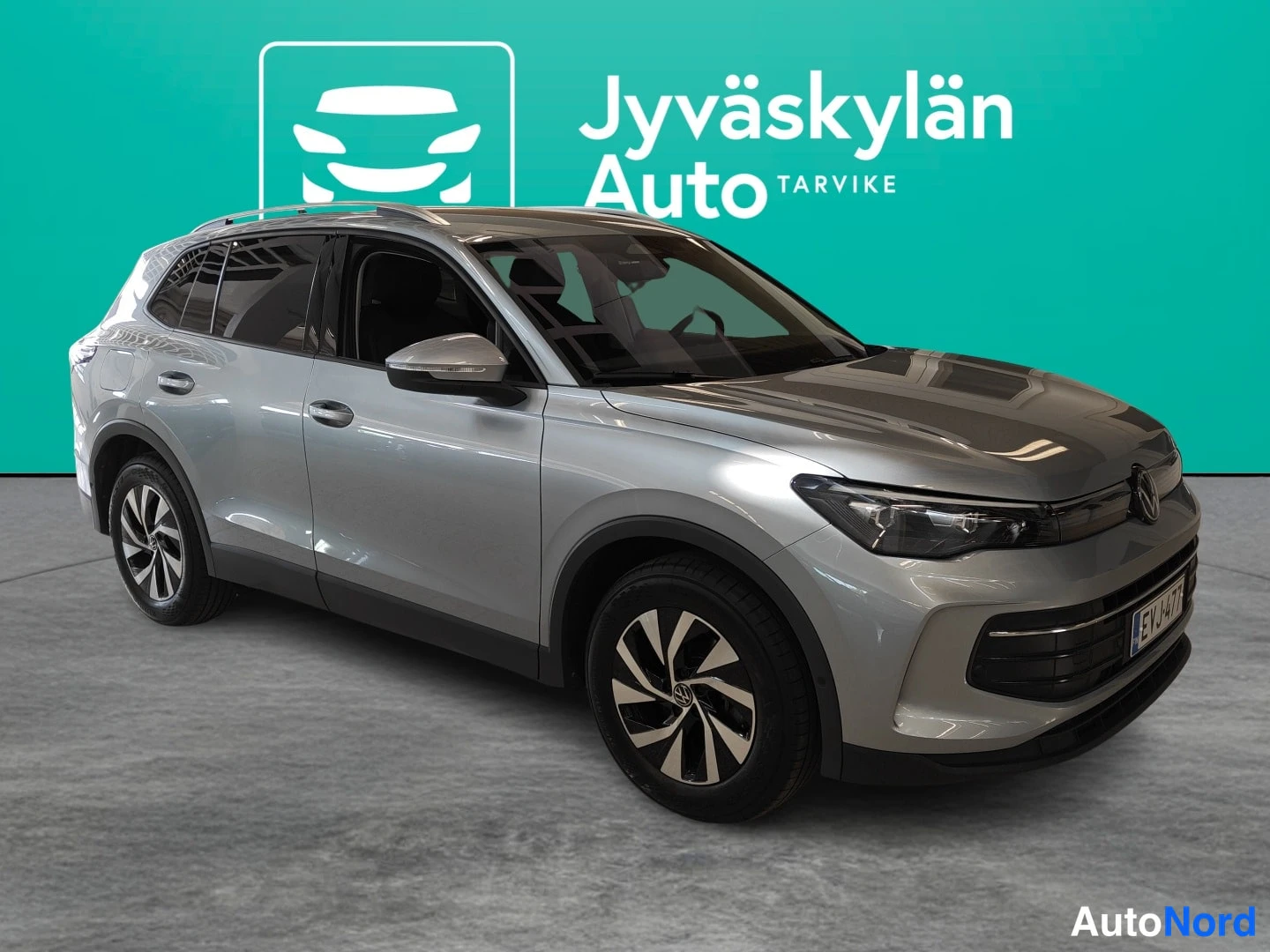 Hopea Volkswagen Tiguan 2024, etuviisto, keula oikealle, kuva 2