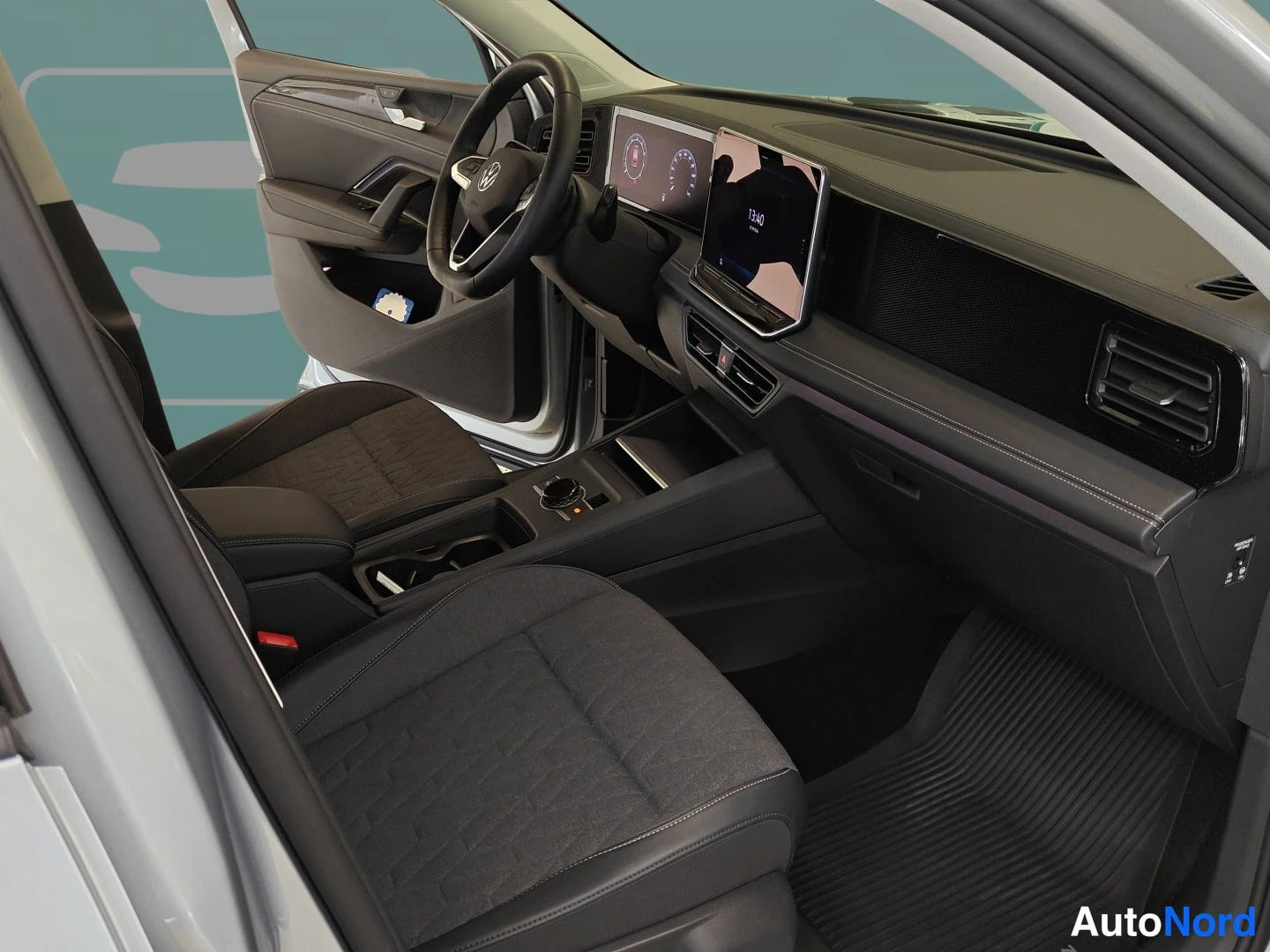 Hopea Volkswagen Tiguan 2024, ohjaamo, kuva 9