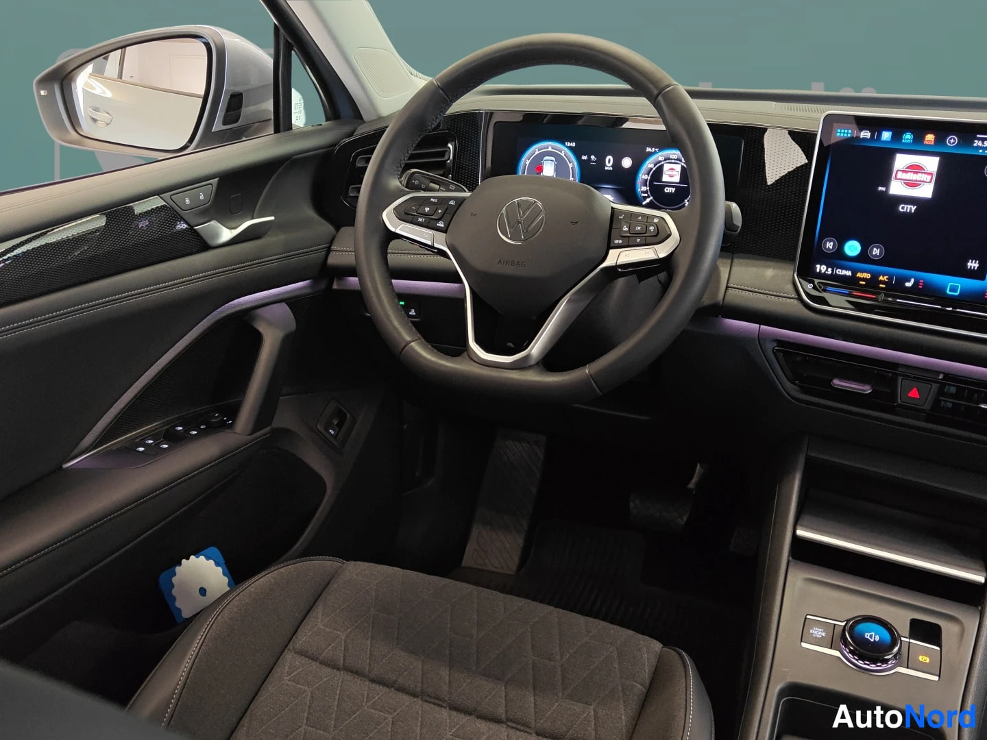 Hopea Volkswagen Tiguan 2024, ohjaamo, kuva 10