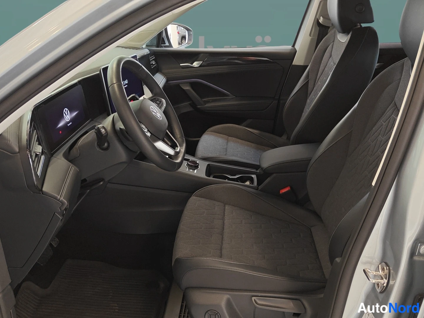 Hopea Volkswagen Tiguan 2024, etuistuimet, kuva 11