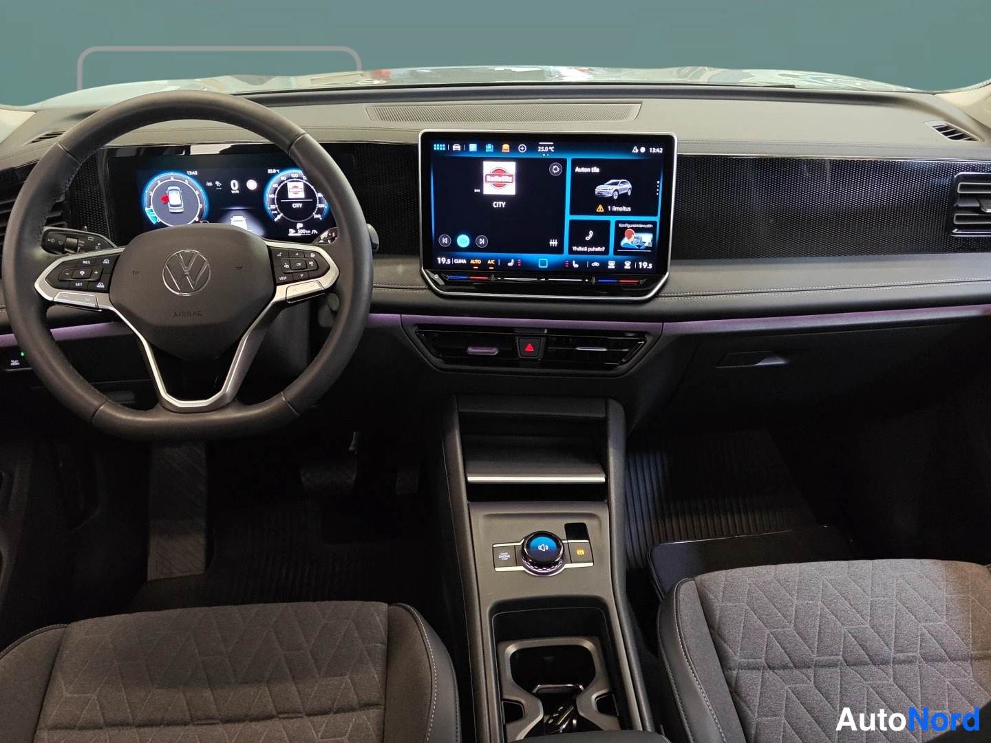 Hopea Volkswagen Tiguan 2024, ohjaamo, kuva 5