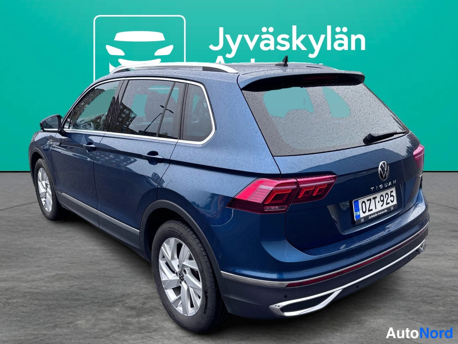 Sininen Volkswagen Tiguan 2022, takaviisto, kuva 4