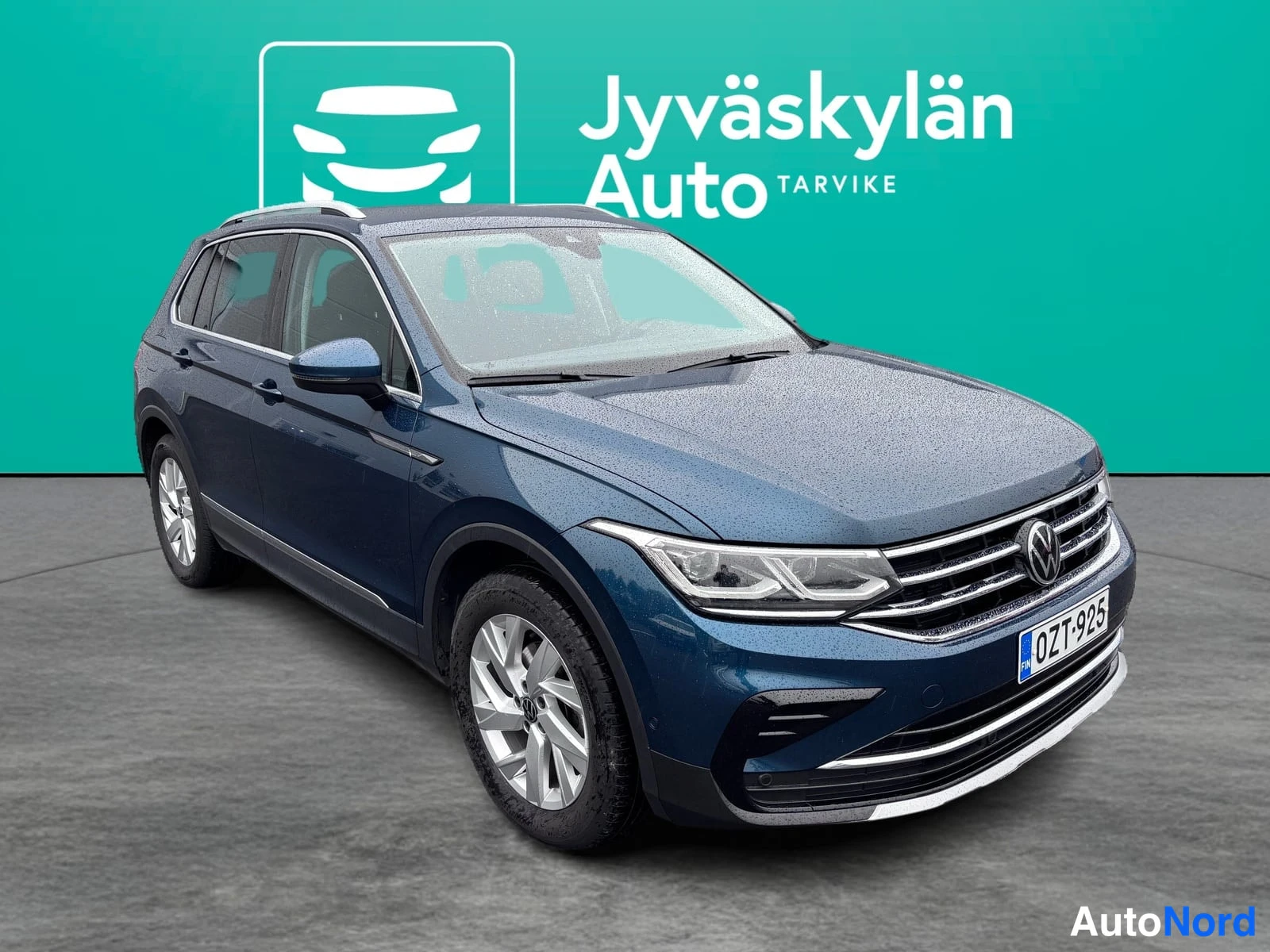 Sininen Volkswagen Tiguan 2022, etuviisto, keula oikealle, kuva 2