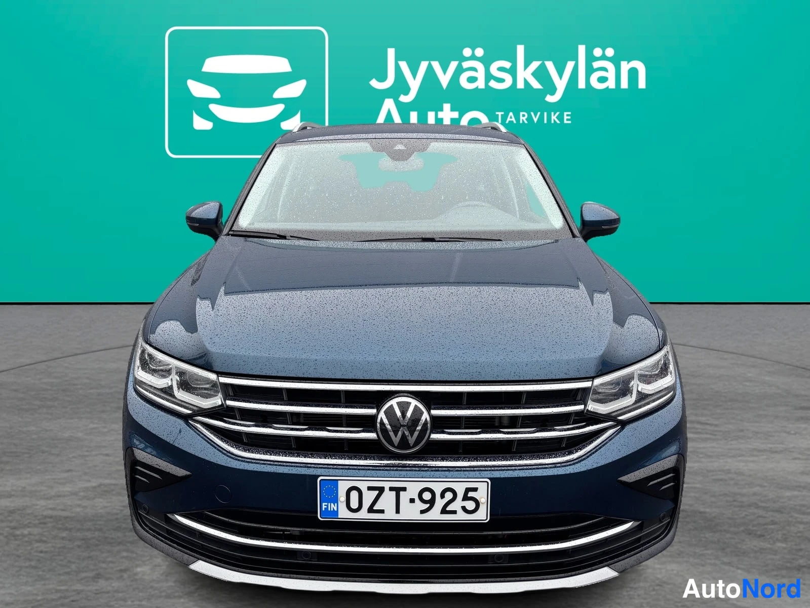 Sininen Volkswagen Tiguan 2022, edestä, kuva 3