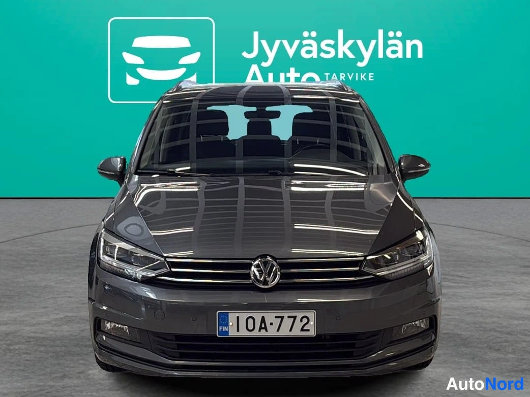 Harmaa Volkswagen Touran 2018, edestä, kuva 3
