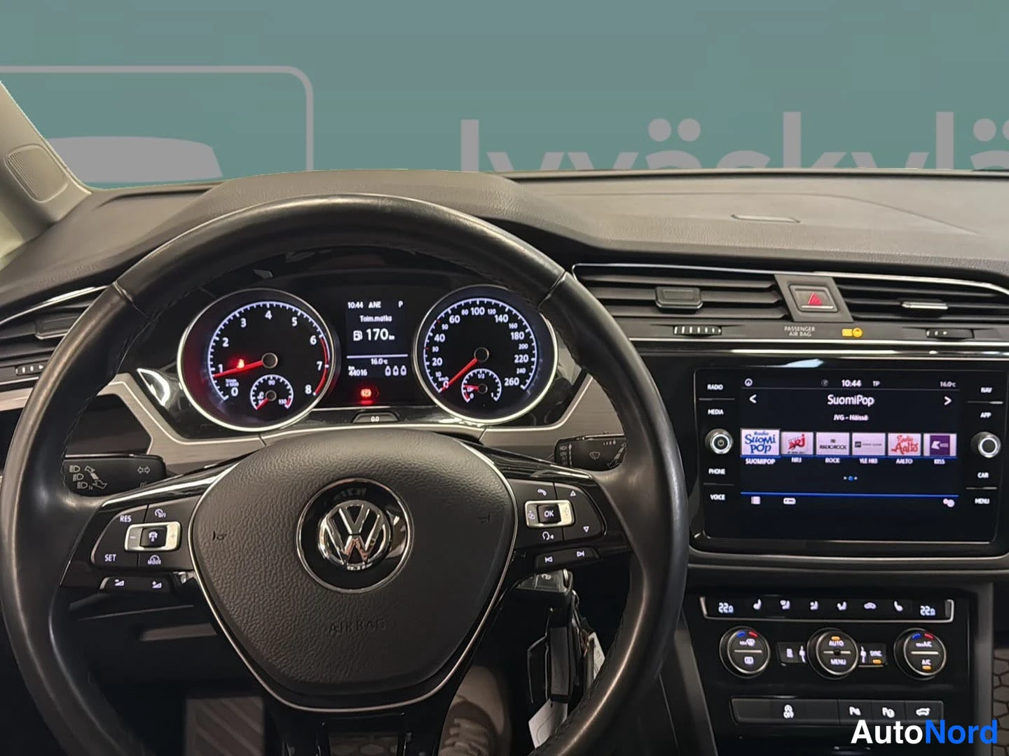 Harmaa Volkswagen Touran 2018, yksityiskohta, kuva 23