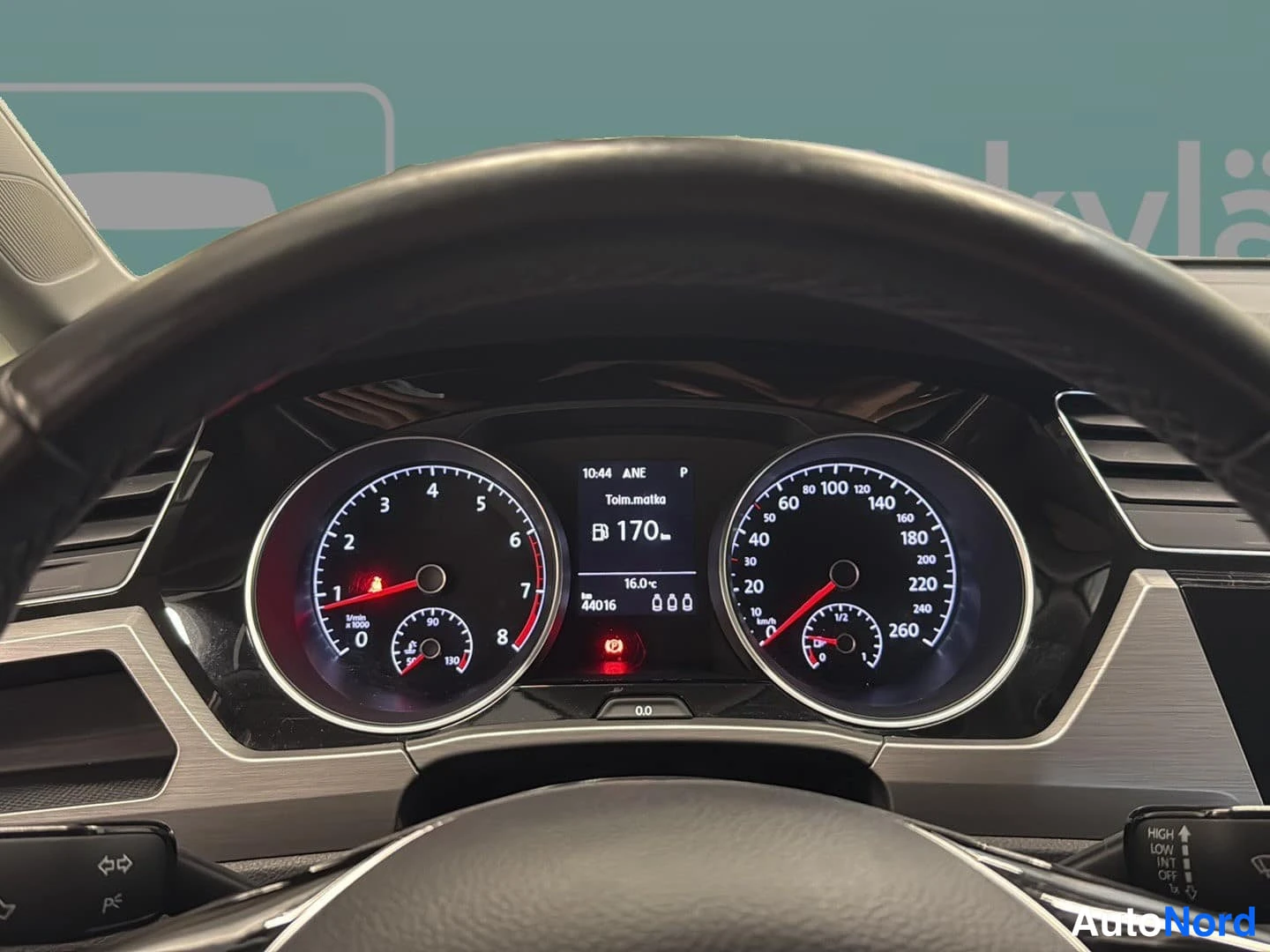 Harmaa Volkswagen Touran 2018, yksityiskohta, kuva 15