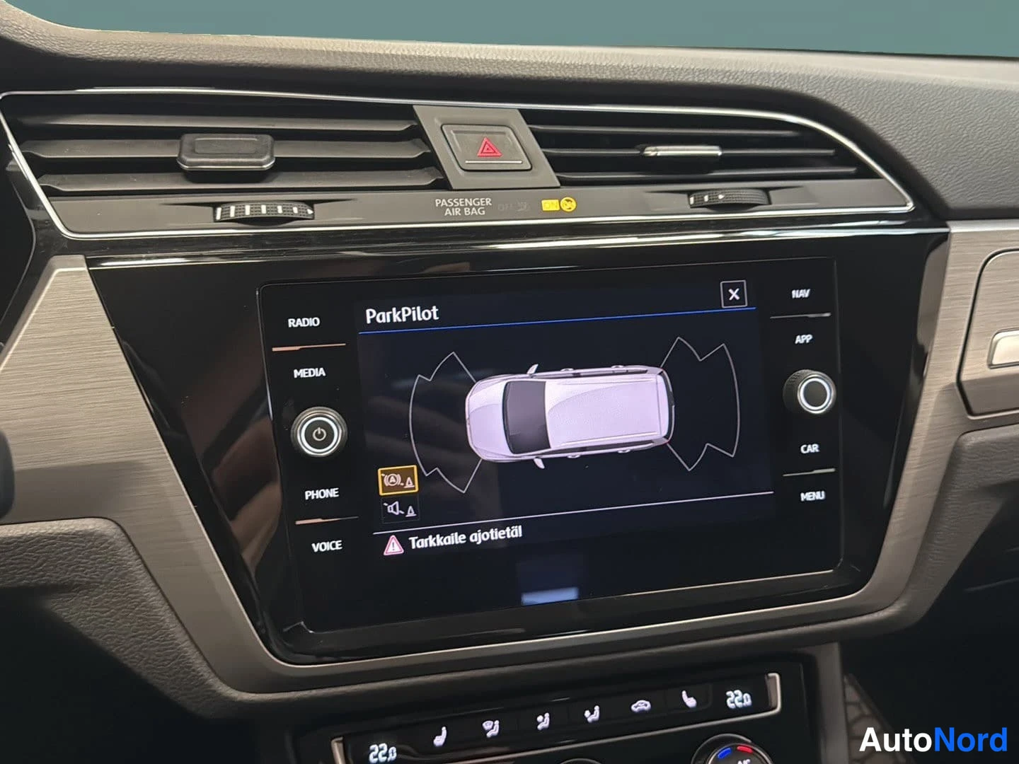 Harmaa Volkswagen Touran 2018, yksityiskohta, kuva 17