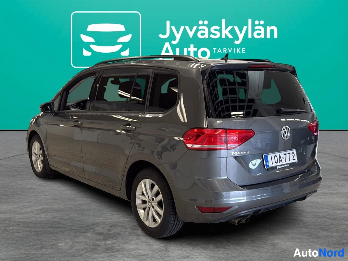 Harmaa Volkswagen Touran 2018, takaviisto, kuva 4