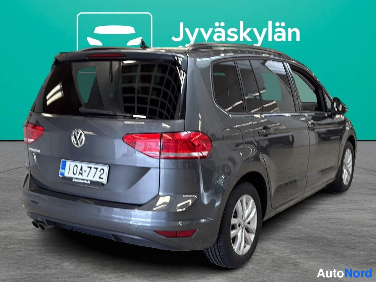 Harmaa Volkswagen Touran 2018, takaviisto, kuva 5