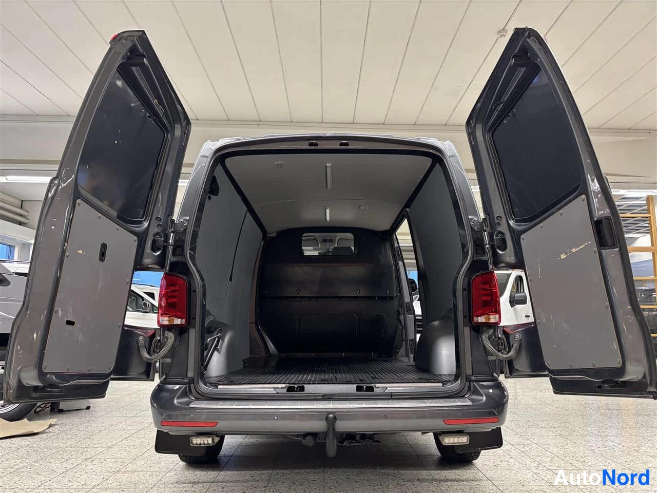 Harmaa Volkswagen Transporter 2020, takaa, kuva 6