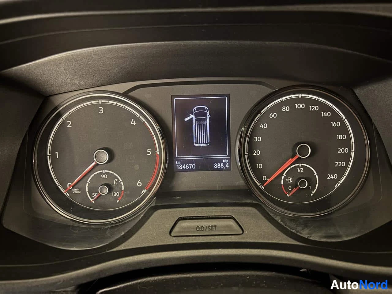 Harmaa Volkswagen Transporter 2020, yksityiskohta, kuva 20