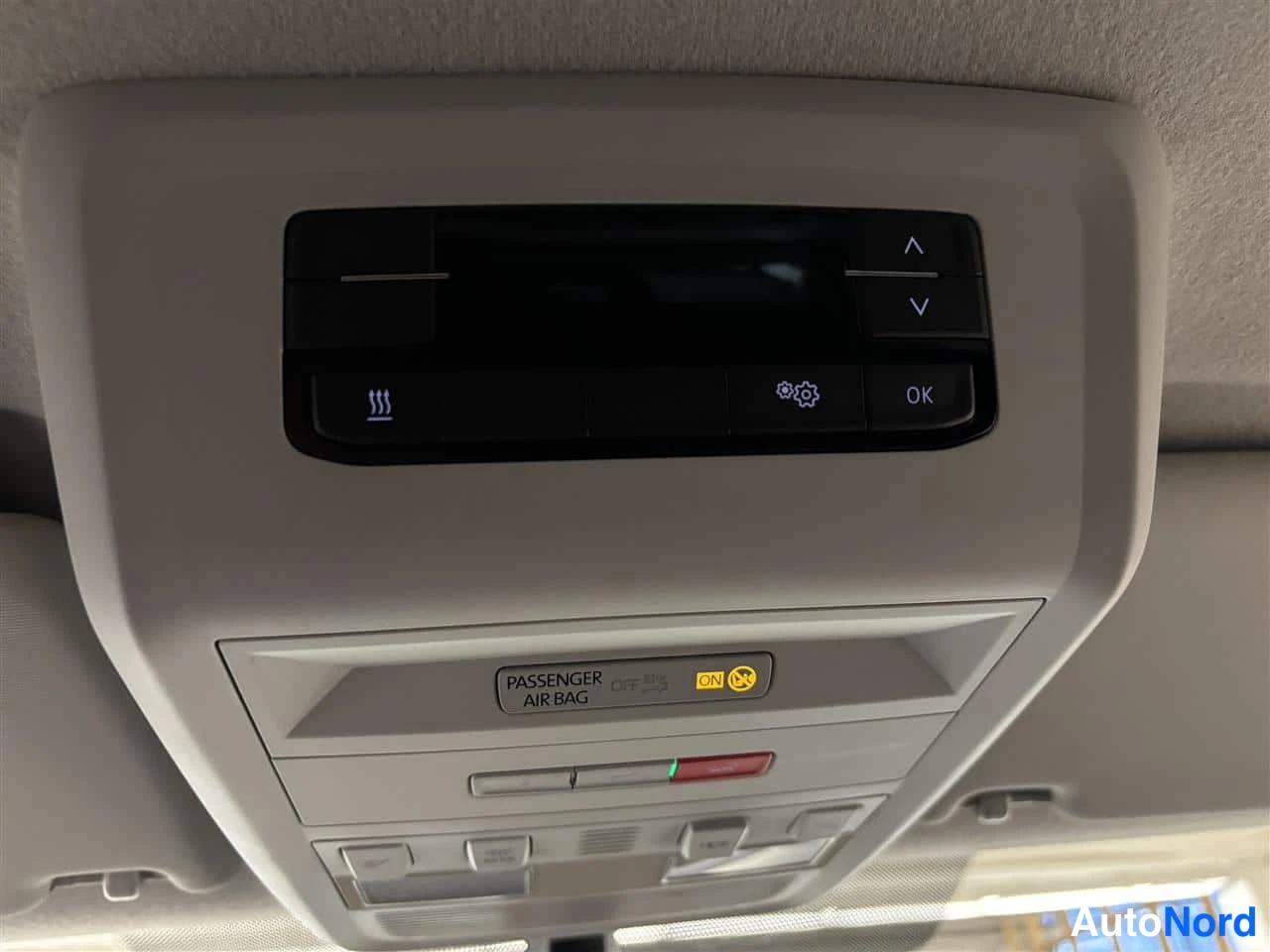 Harmaa Volkswagen Transporter 2020, ohjaamo, kuva 13