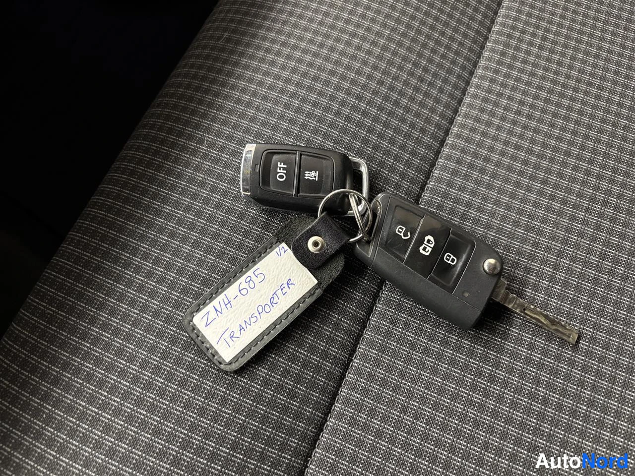 Harmaa Volkswagen Transporter 2020, yksityiskohta, kuva 21