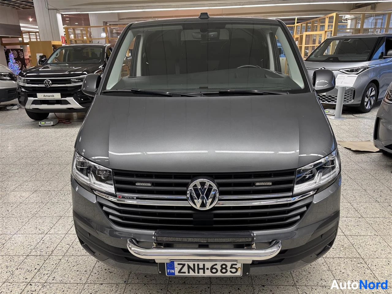 Harmaa Volkswagen Transporter 2020, edestä, kuva 3