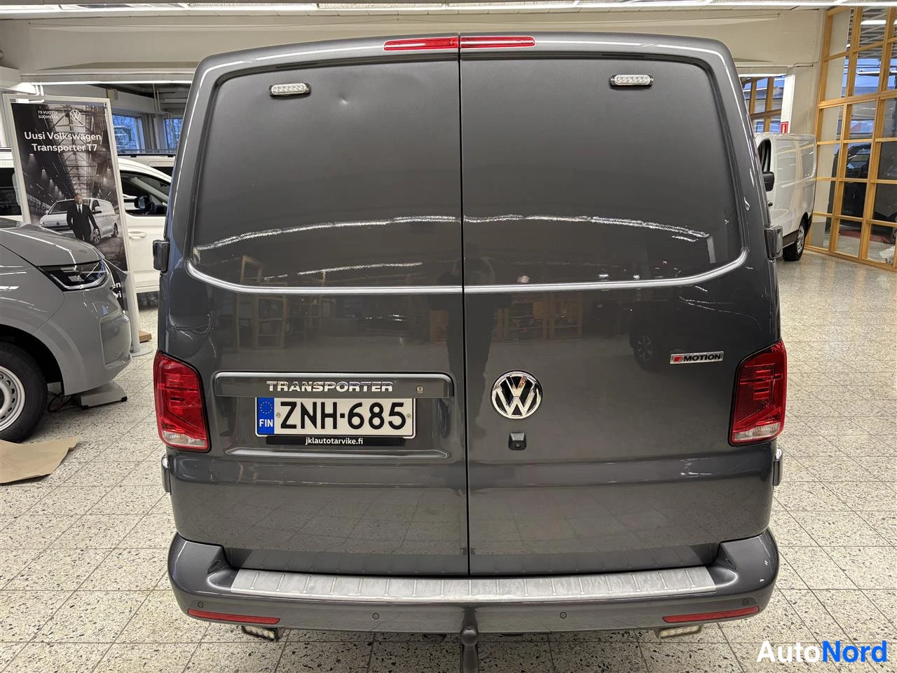 Harmaa Volkswagen Transporter 2020, takaa, kuva 7