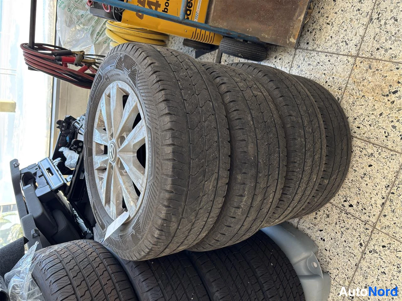 Sininen Volkswagen Transporter 2021, yksityiskohta, kuva 16