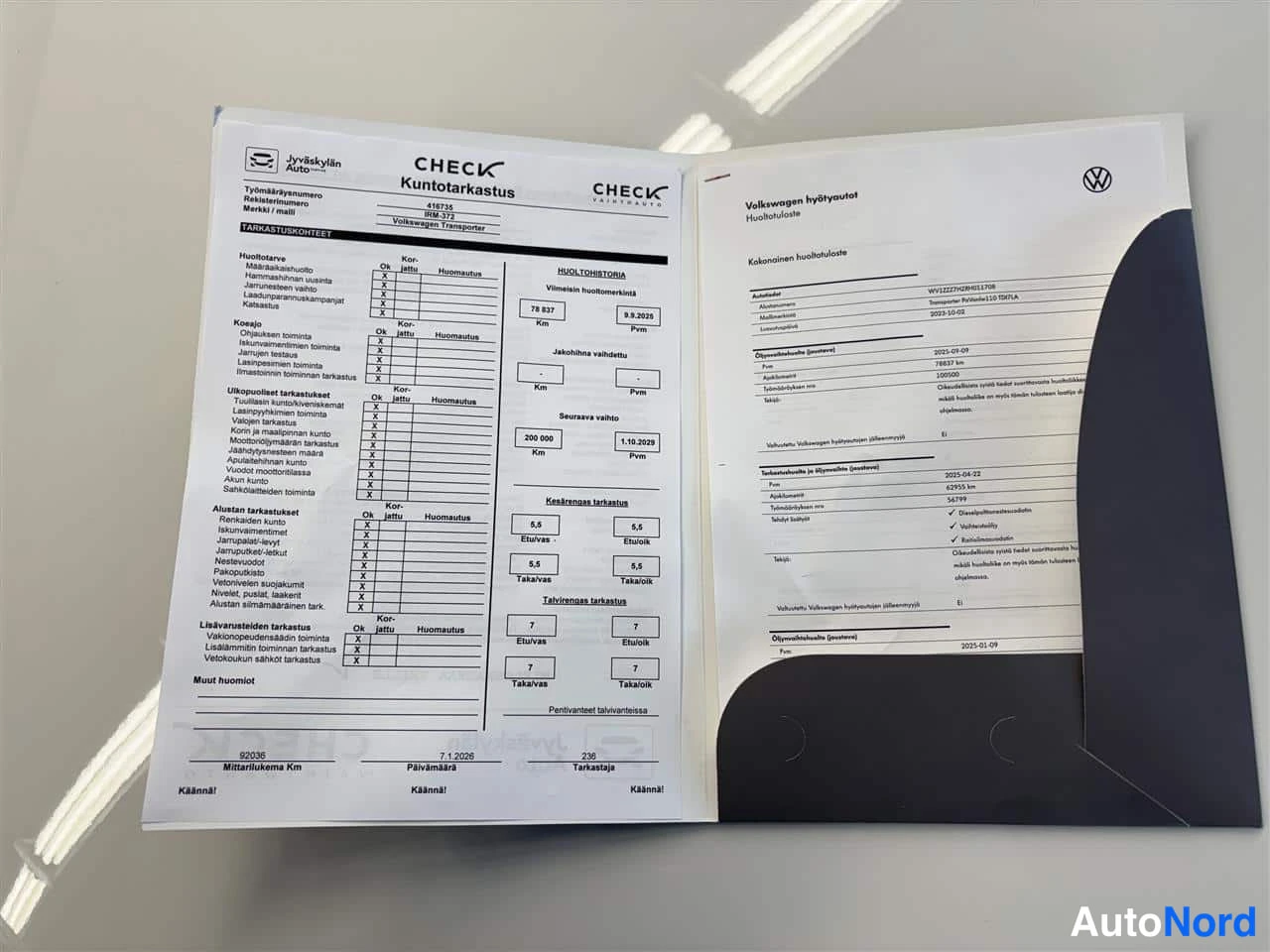 Harmaa Volkswagen Transporter 2023, kuva 22