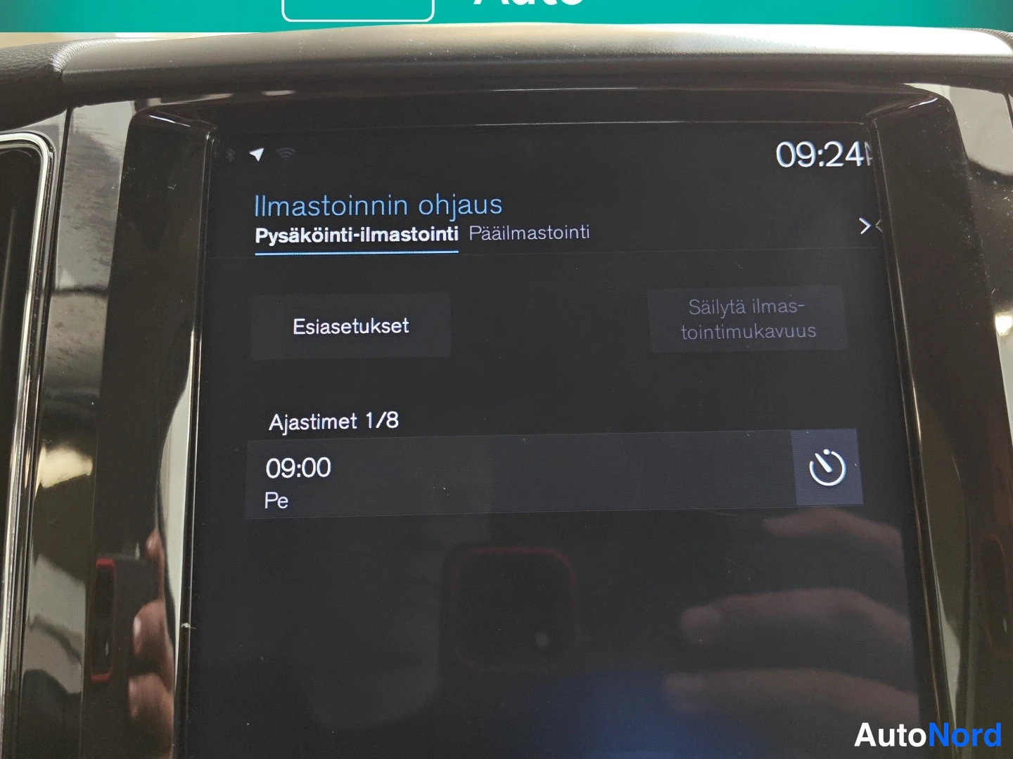 Punainen Volvo XC60 2018, yksityiskohta, kuva 13