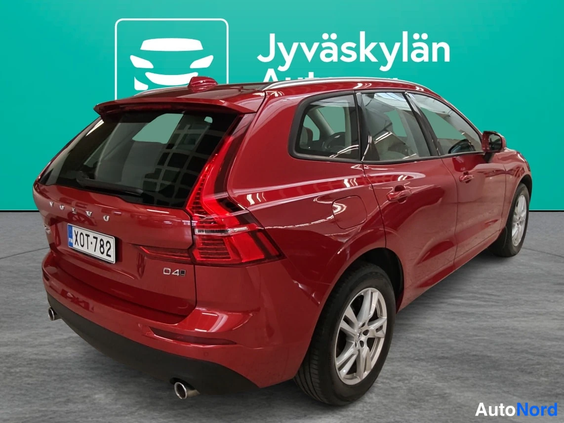 Punainen Volvo XC60 2018, takaviisto, kuva 4