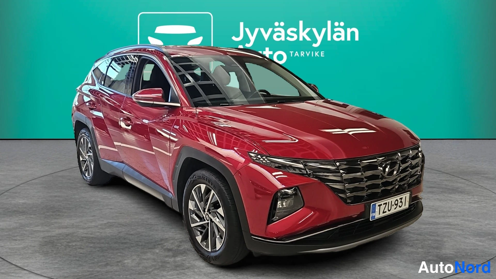 Punainen Hyundai Tucson 2021, etuviisto, keula oikealle, kuva 3