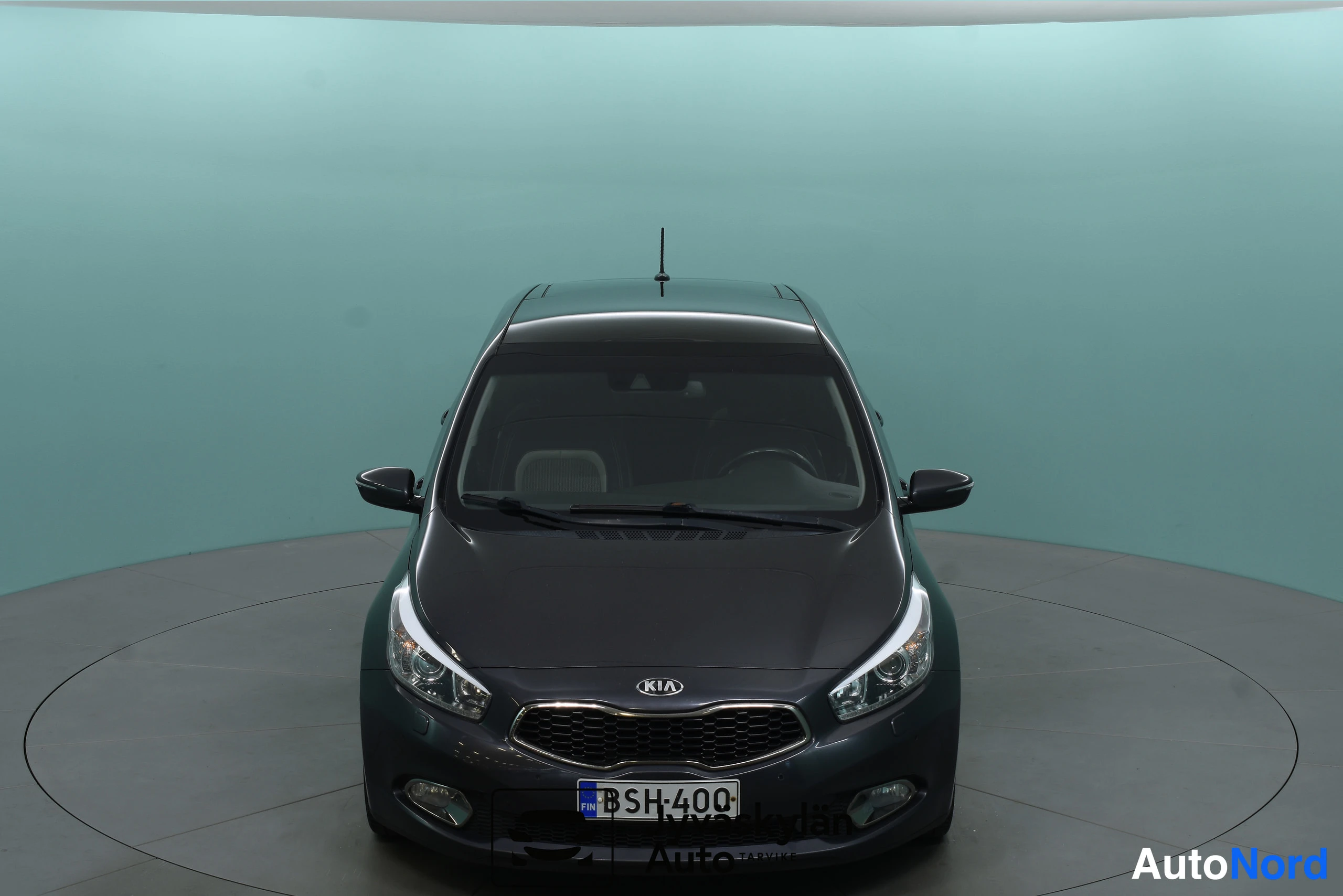 Harmaa Kia Ceed 2012, edestä, kuva 8