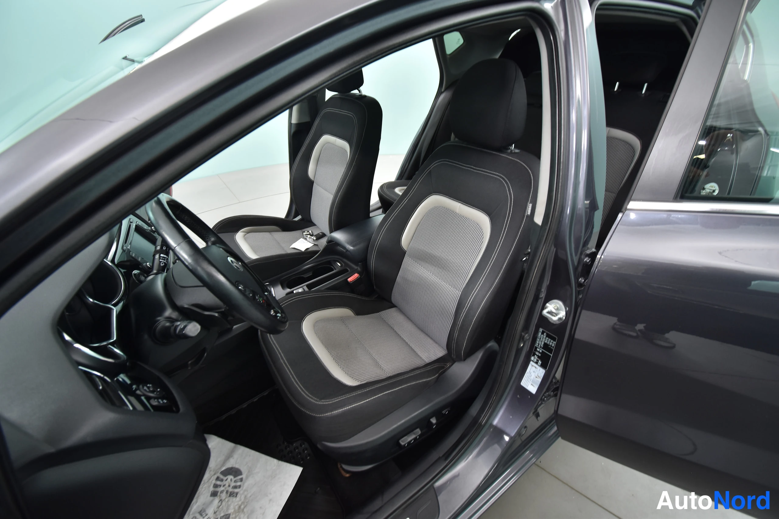 Harmaa Kia Ceed 2012, etuistuimet, kuva 30