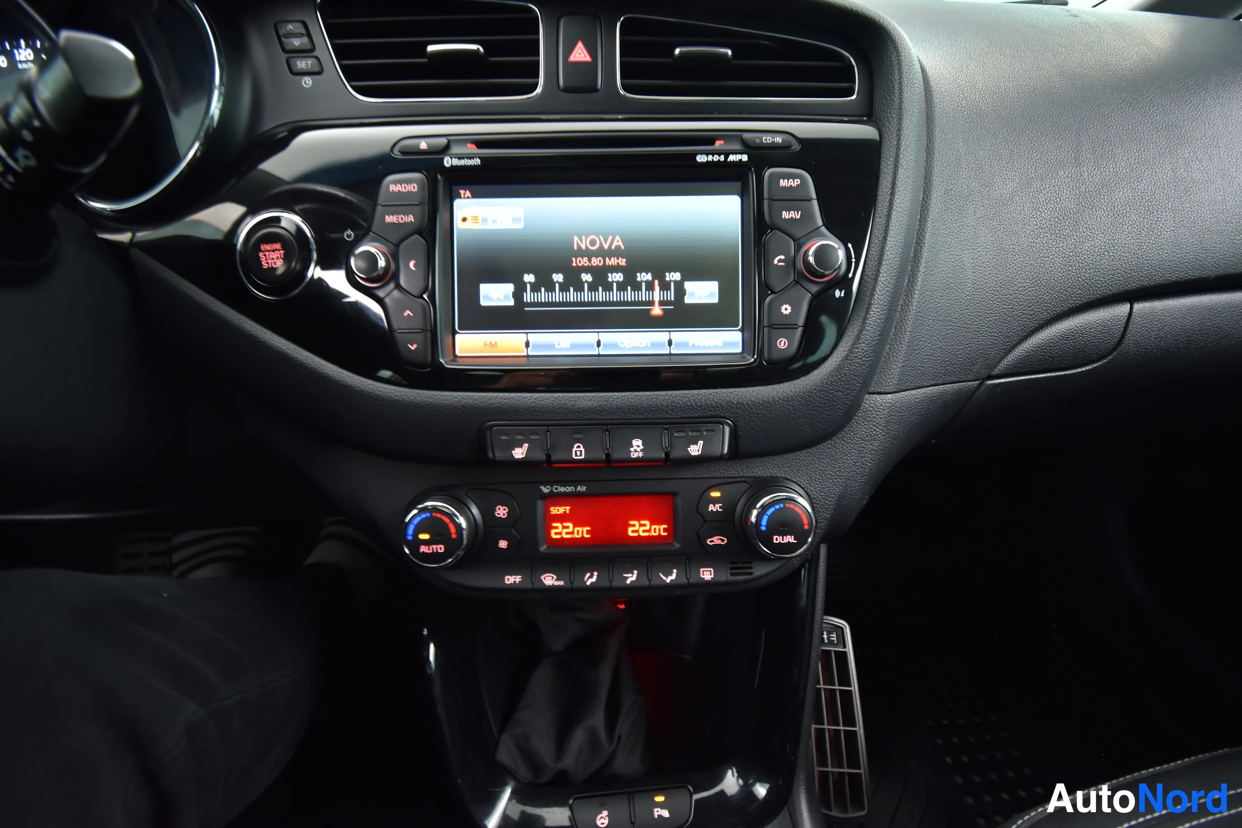 Harmaa Kia Ceed 2012, ohjaamo, kuva 28