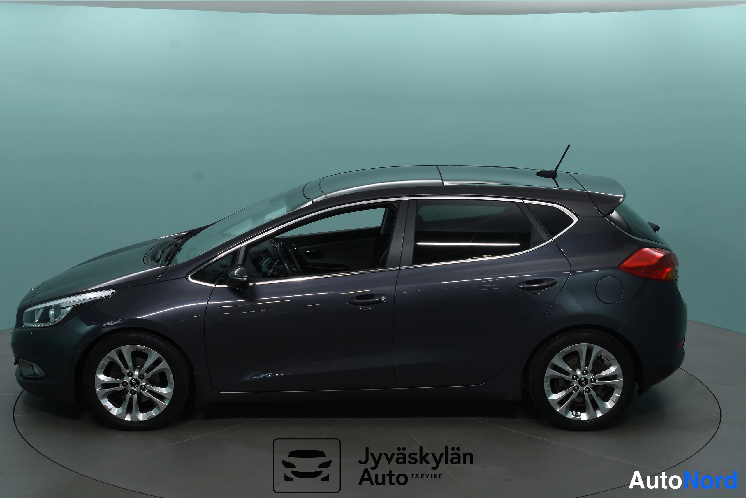 Harmaa Kia Ceed 2012, etuviisto, keula vasemmalle, kuva 2