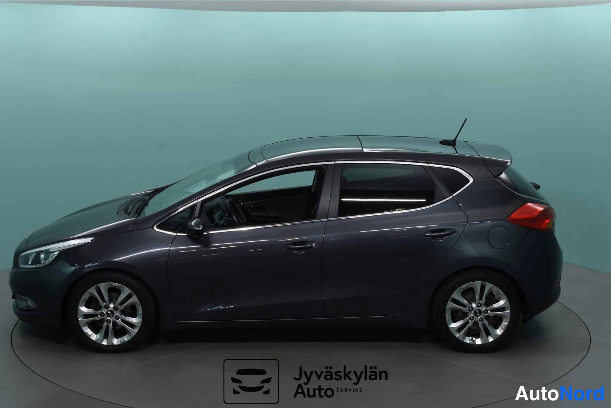 Harmaa Kia Ceed 2012, etuviisto, keula vasemmalle, kuva 3