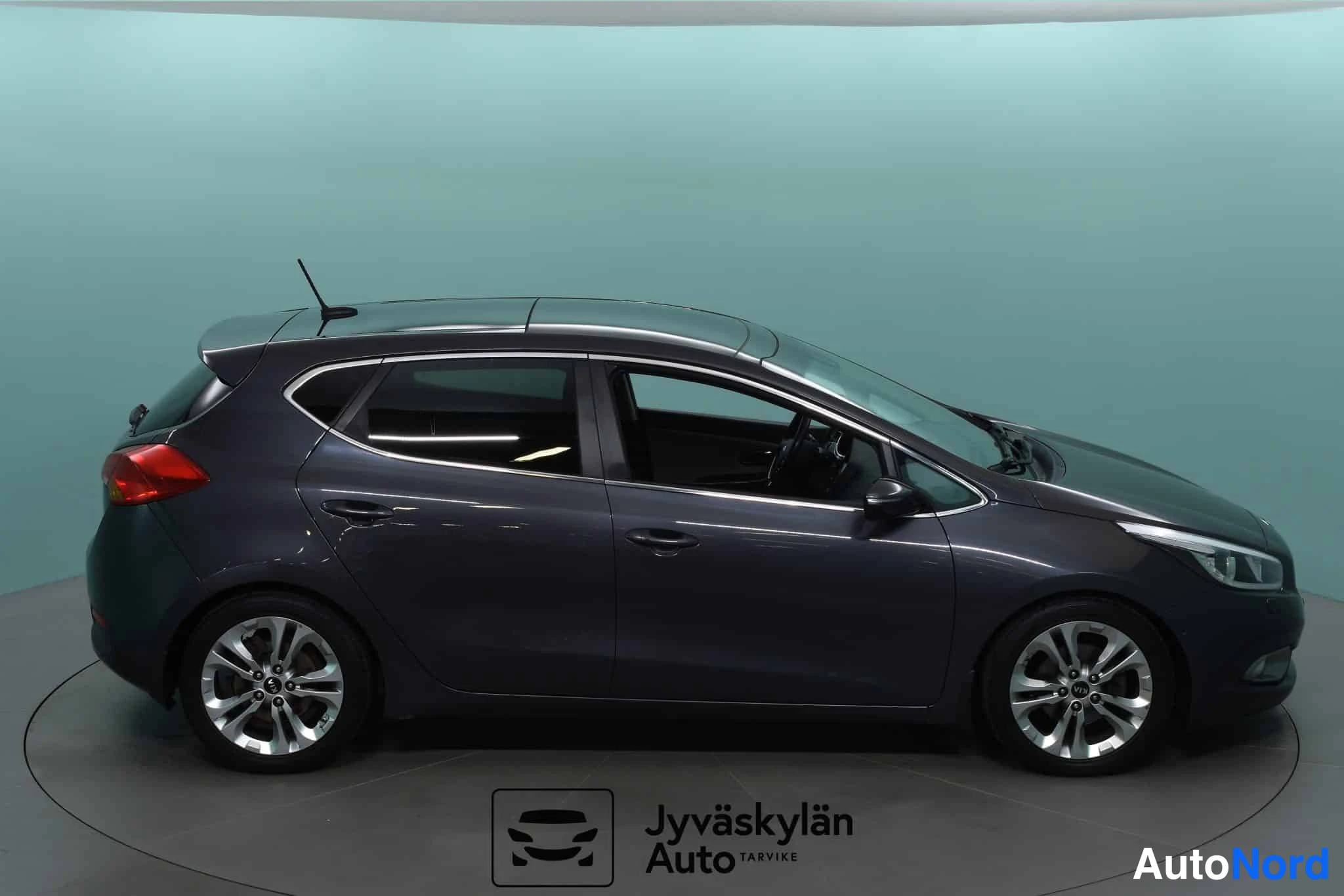 Harmaa Kia Ceed 2012, sivulta, kuva 11