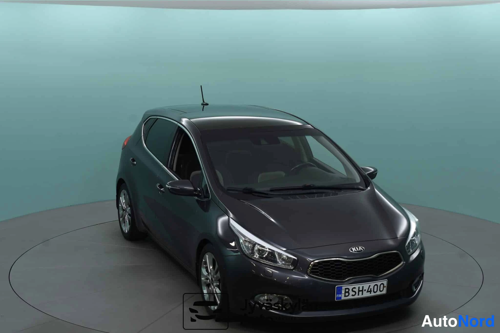 Harmaa Kia Ceed 2012, etuviisto, keula oikealle, kuva 5