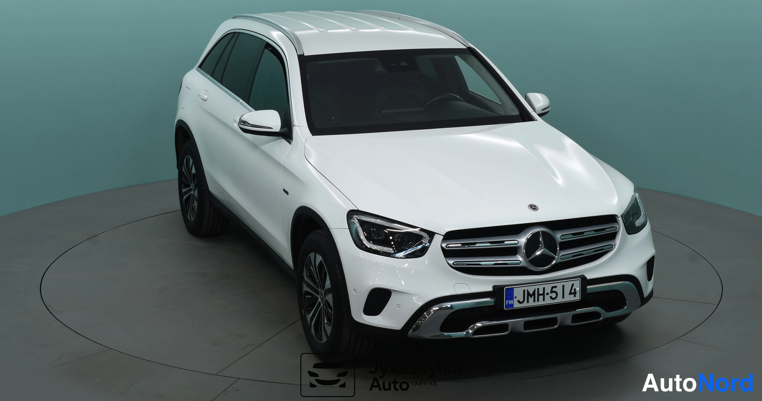 Valkoinen Mercedes-Benz GLC 2022, etuviisto, keula oikealle, kuva 6