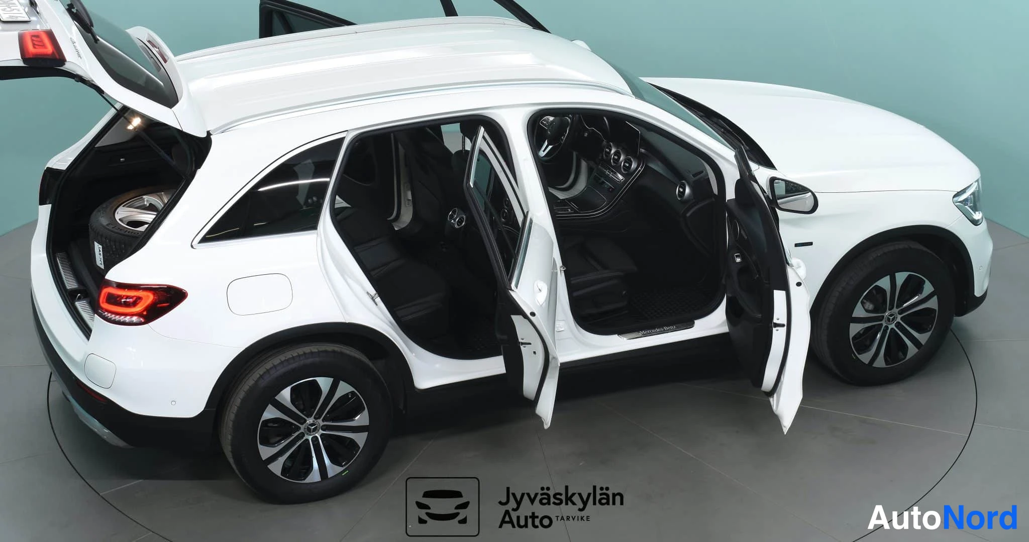 Valkoinen Mercedes-Benz GLC 2022, takaviisto, kuva 11