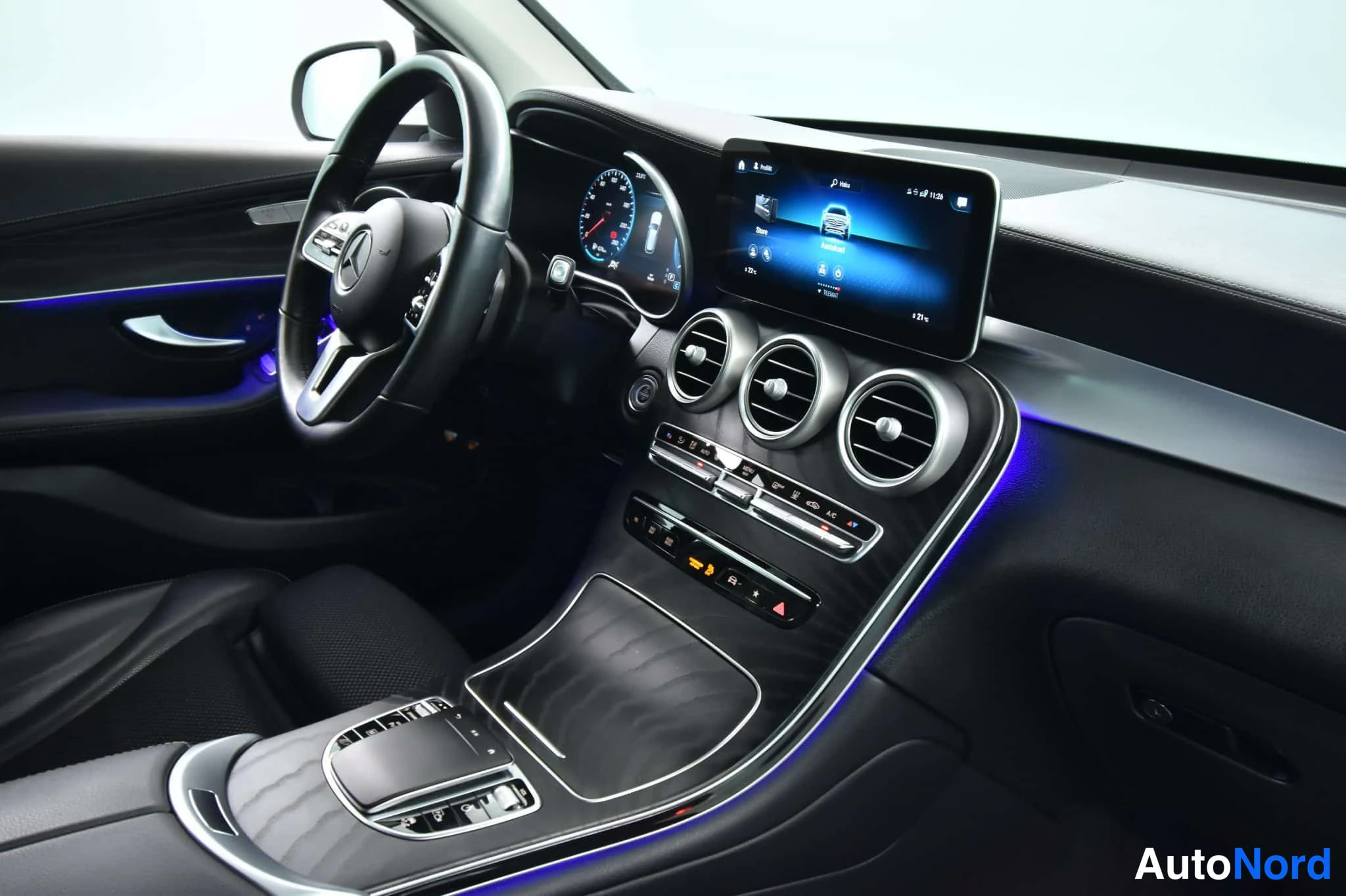 Valkoinen Mercedes-Benz GLC 2022, ohjaamo, kuva 28