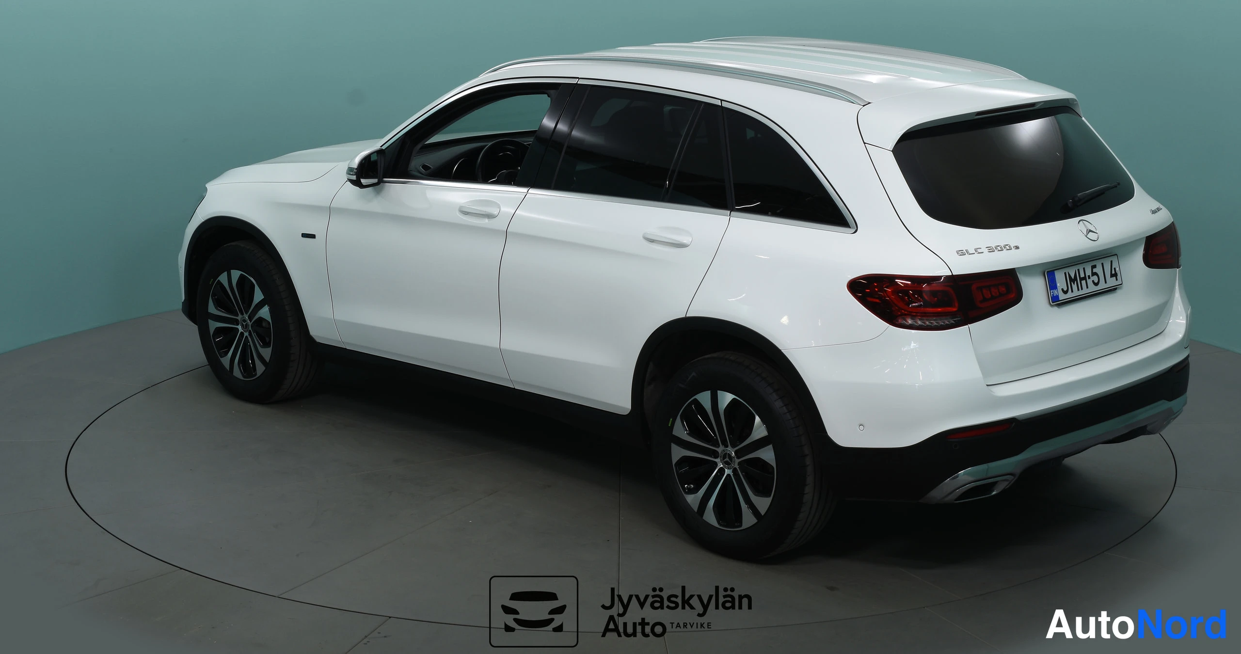 Valkoinen Mercedes-Benz GLC 2022, takaviisto, kuva 15