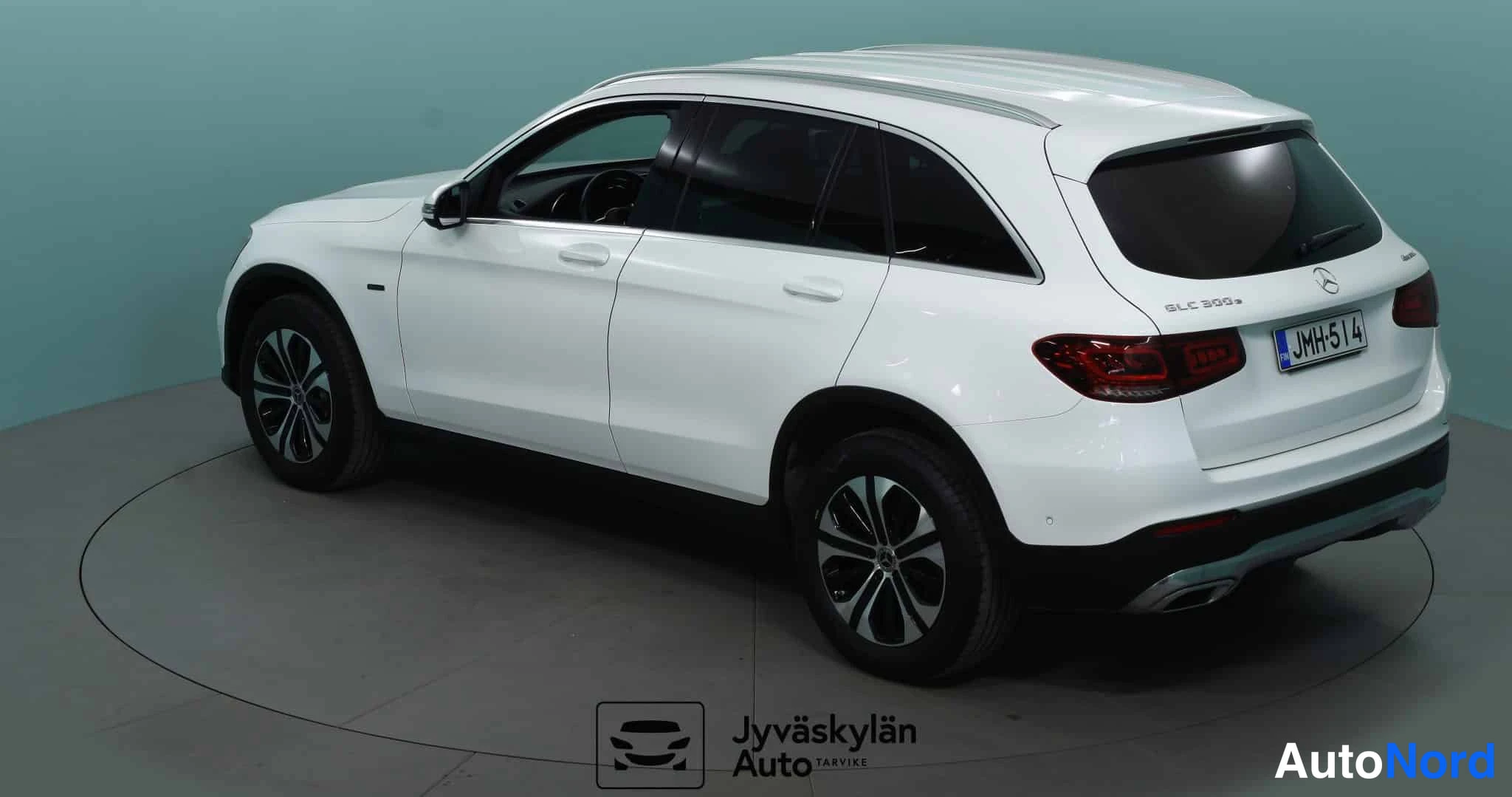 Valkoinen Mercedes-Benz GLC 2022, takaviisto, kuva 18