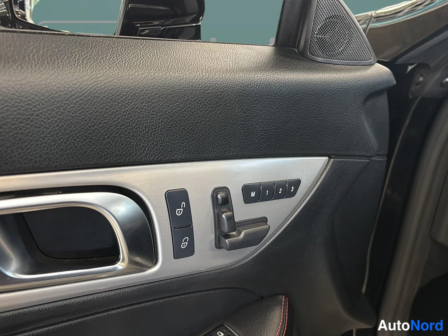 Black Mercedes-Benz SLK 2011, detail, photo 17